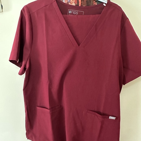 FIGS 3 pocket top maroon - Picture 1 of 2